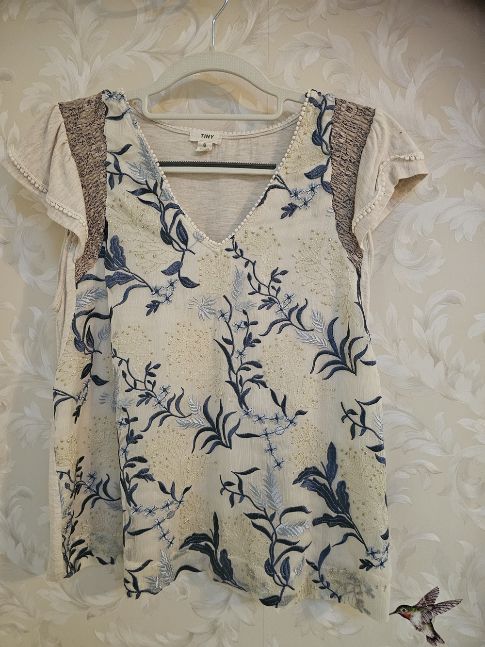 Tiny Floral V-Neck Short Sleeve Blouse in Cream and Navy